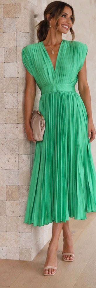 Harrow & Lane™ | Timeless Pleated Midi Dress