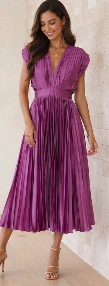 Harrow & Lane™ | Timeless Pleated Midi Dress