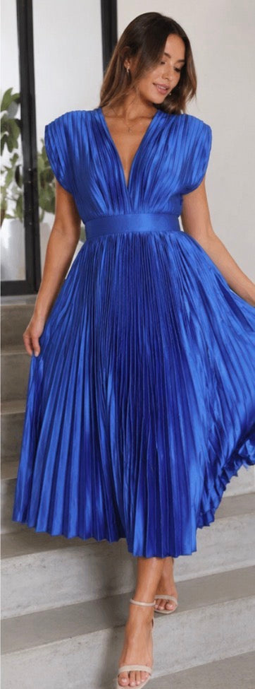 Harrow & Lane™ | Timeless Pleated Midi Dress