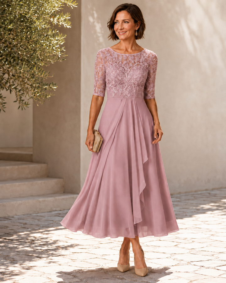 Vivienne – The Flattering Lace Midi Dress
