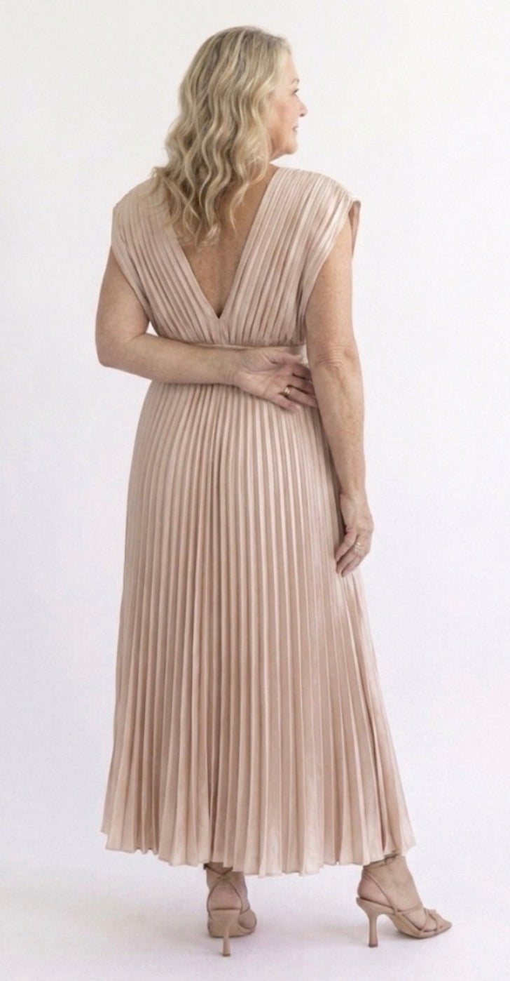 Harrow & Lane™ | Timeless Pleated Midi Dress