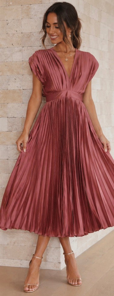 Harrow & Lane™ | Timeless Pleated Midi Dress