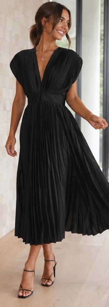 Harrow & Lane™ | Timeless Pleated Midi Dress