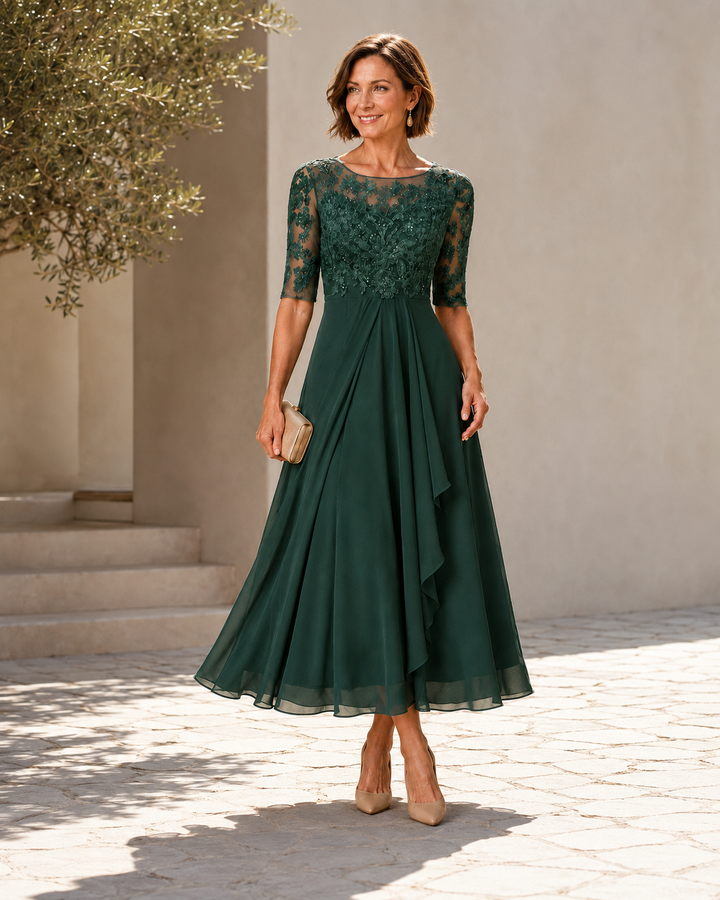 Vivienne – The Flattering Lace Midi Dress