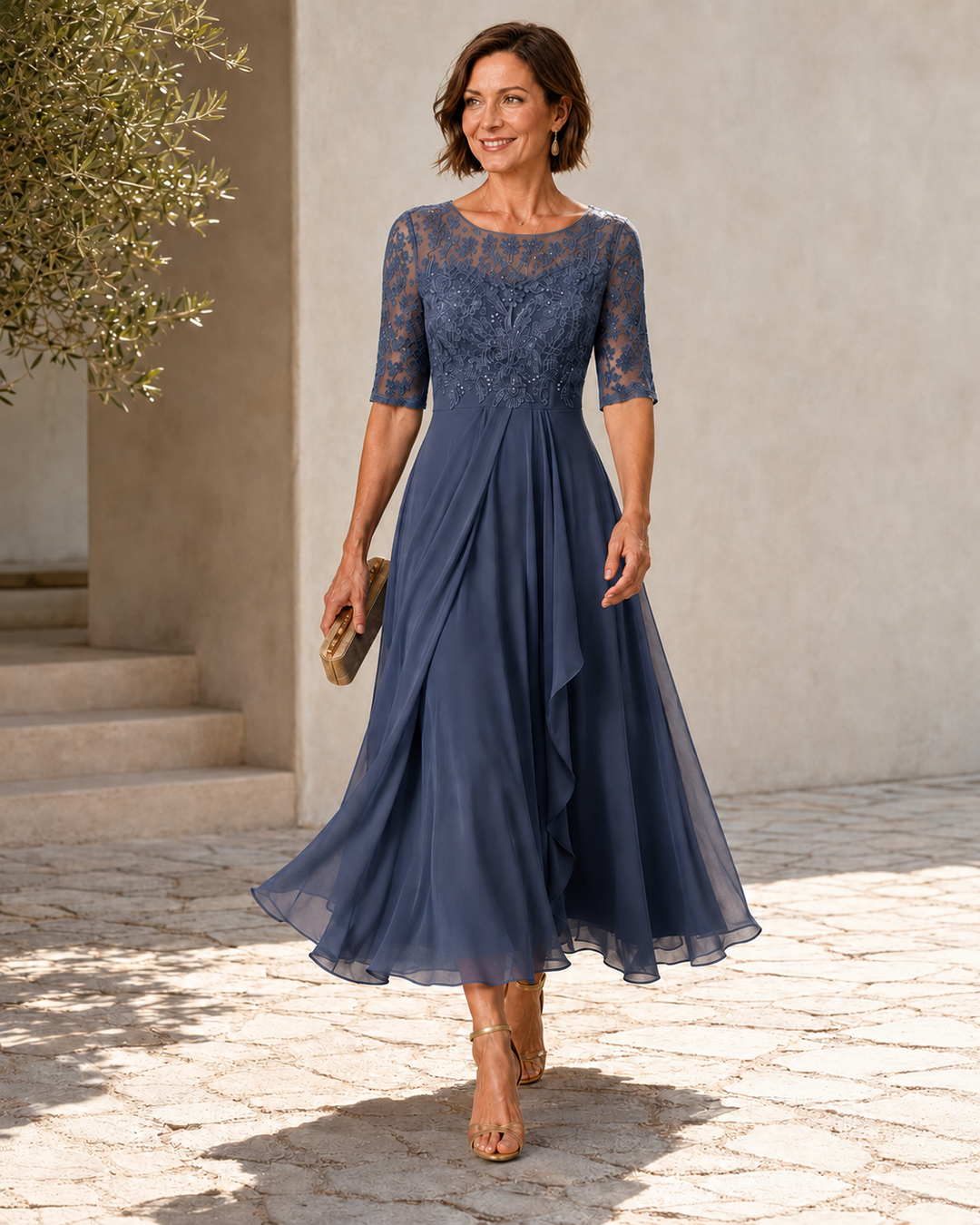 Vivienne – The Flattering Lace Midi Dress