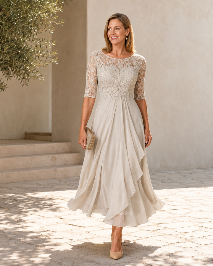 Vivienne – The Flattering Lace Midi Dress